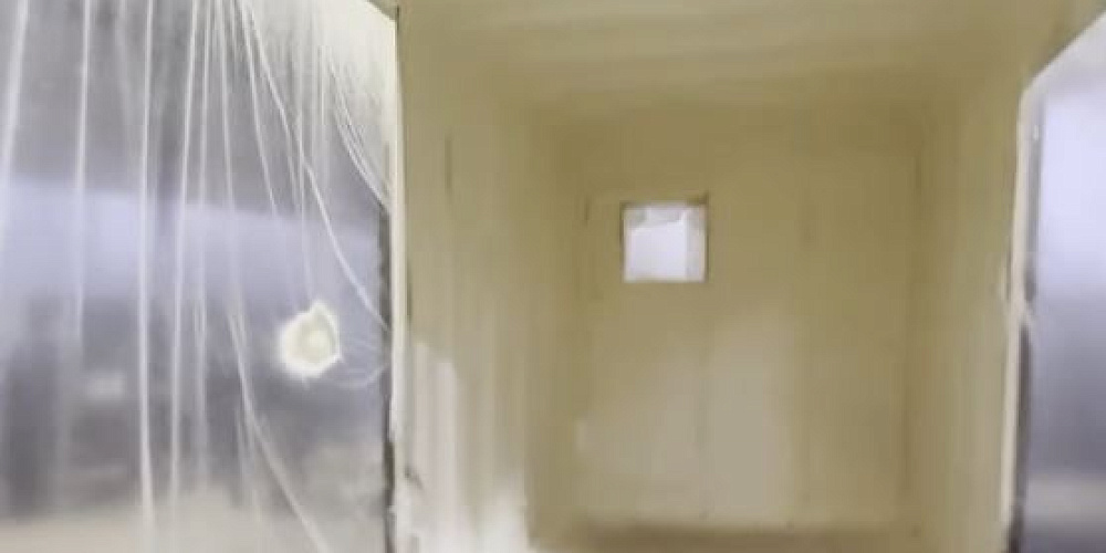 Закончили утепление двух модульных домов из контейнеров. Ждем 24 часа и приступаем к отделке.